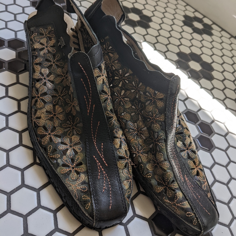 Leather mules